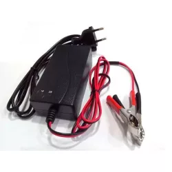 12V 1,8A akkutöltő