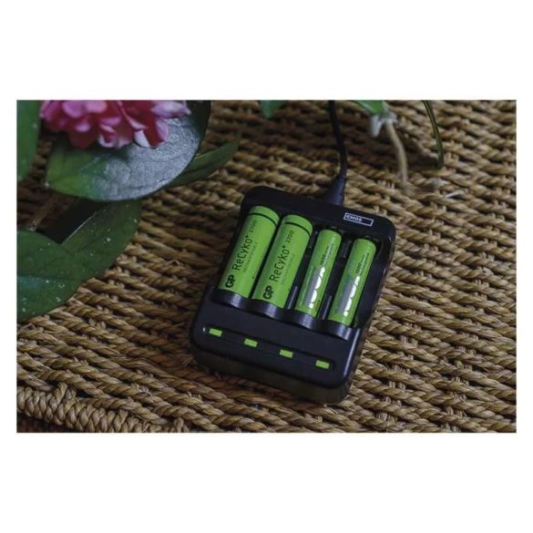 EMOS akkutöltő BCN-40 AA/AAA  4 csatornás N9321