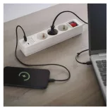 HOSSZABBÍTÓ ELOSZTÓ 3 ALJ 2M KAP. 1.5MM+1×USB-A,1×USB-C P1522CU