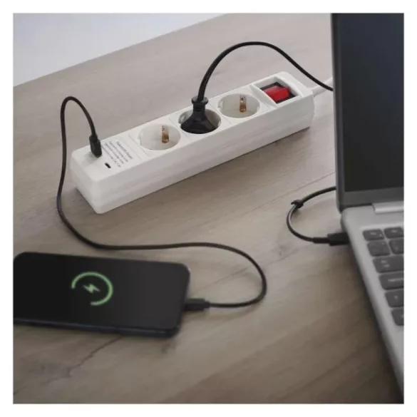 HOSSZABBÍTÓ ELOSZTÓ 3 ALJ 2M KAP. 1.5MM+1×USB-A,1×USB-C P1522CU