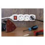 Hosszabbító 1,5 m / 4 aljzat / kapcsolós / fehér / PVC / 1,5 mm2 P1421R