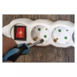 Hosszabbító 1,5 m / 4 aljzat / kapcsolós / fehér / PVC / 1,5 mm2 P1421R