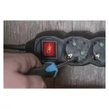 Hosszabbító 1,5 m / 3 aljzat / kapcsolós / fekete / PVC / 1,5 mm2 PC1321R